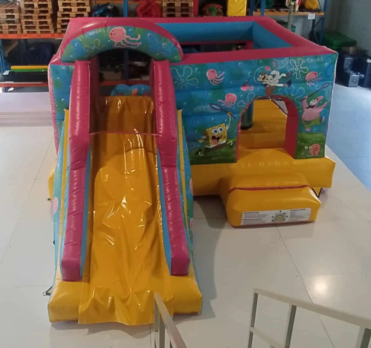 Spongyabob csúszdás ugrálóvár